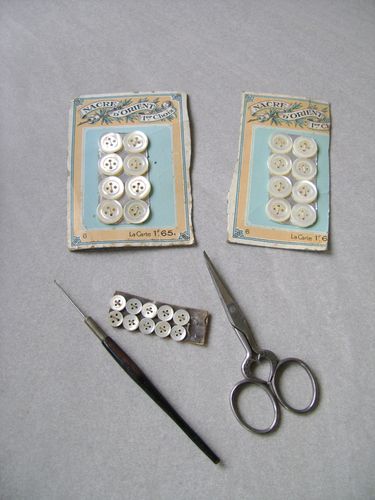 Boutons-nacre--crochet--ciseaux.JPG