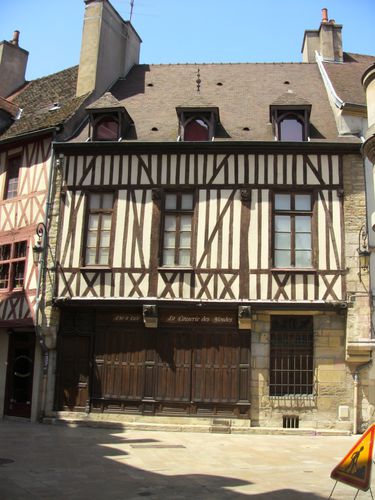 Rue-amiral-Roussin.jpg