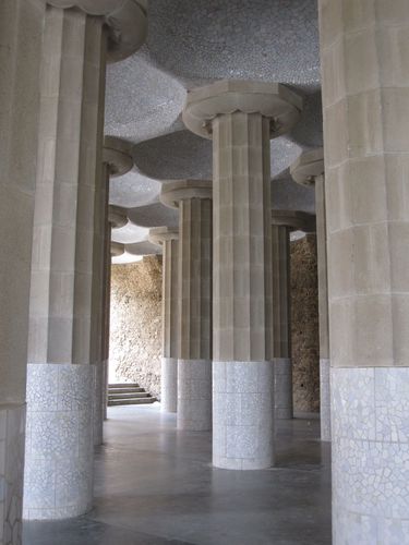 Parc Güell sala hipostila colonnes