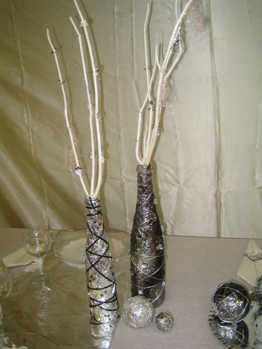 bouteilles recouvertye de papier d'aluminium froissé