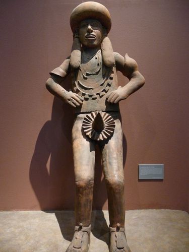Mexico Musée Statue Prêtre