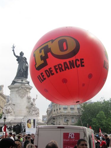 http://img.over-blog.com/375x500/2/69/68/65/greve-du-150610/greve-du-150610-2525.JPG