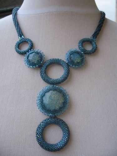 Collier-Cristal-blue-lined.jpg