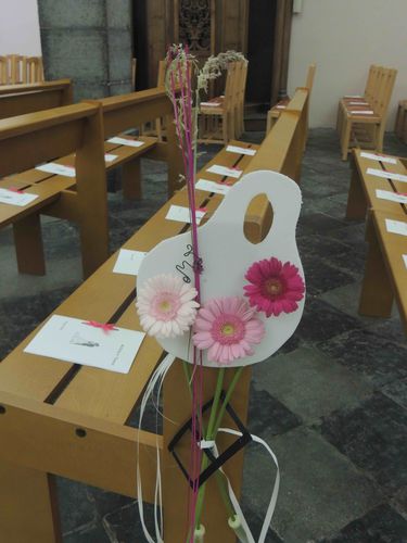 décoration florale de l'église pour un mariage