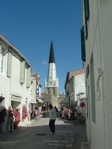 Ruelle-d-acces-au-centre-du- village