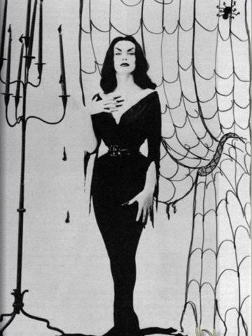 morticia-4.jpg