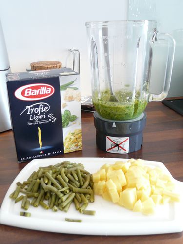 Trofie-ligue-al-pesto-genovese-3.JPG