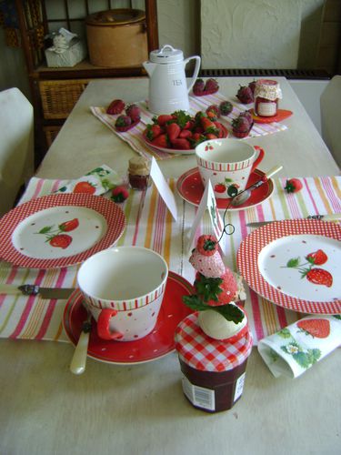 table-petite-dejeuner-fraises-008.jpg