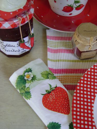 table-petite-dejeuner-fraises-012.jpg