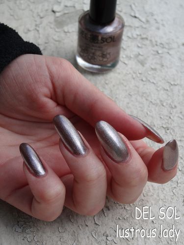 DELSOL-lustrous-lady-02.jpg