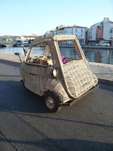 http://img.over-blog.com/375x500/4/11/58/20/article-isetta-velo/P1100989---Copie.JPG