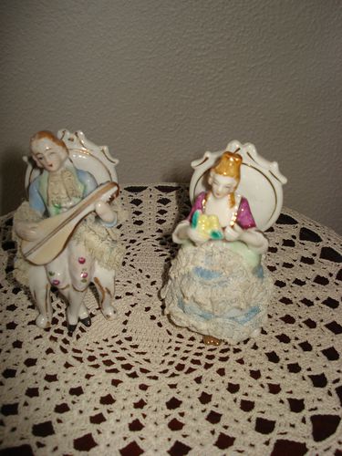 petites-figurines-en-porcelaine--4-.JPG