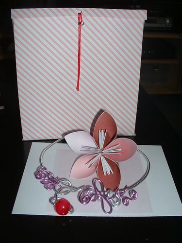 collier-alu-et-fleur-origami-kusudama-01.JPG