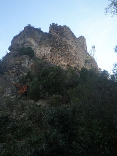 Castillo-de-Mauz-desde-abajo.JPG