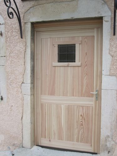 Porte Entrée en Mélèze, double vitrage, serrure 3 points, grande largeur, fabriquée sur Mesure par Artisan Menuisier Le Bois Des Huiles, Savoie Porte-entree-rustique-en-meleze--1-m-20-de-large--fabric.jpg