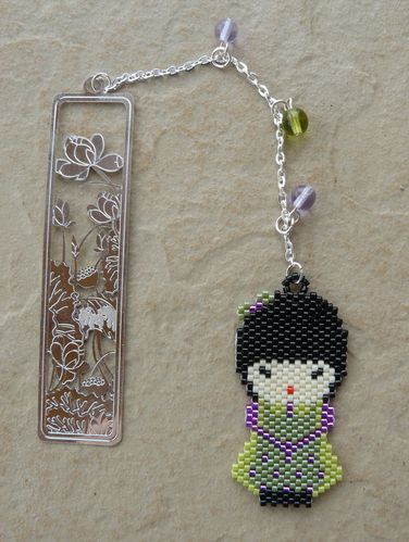 marque page kokeshi verte et violet 1