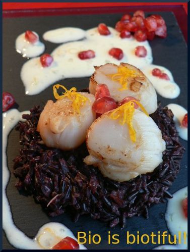 Saint-Jacques poêlées riz noir sauce orange grenade 1