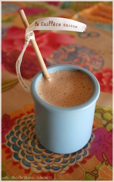 cuillere suisse pot bleu chocolat chaud