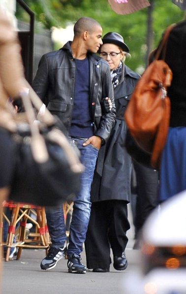 20120712-pictures-madonna-out-and-about-paris-notre-dame-27