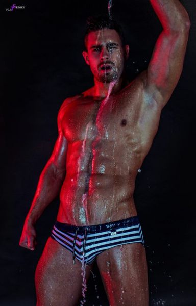 Kirill-Dowidoff-Hot-Male-Burbujas-De-Deseo-02-506x790.jpg