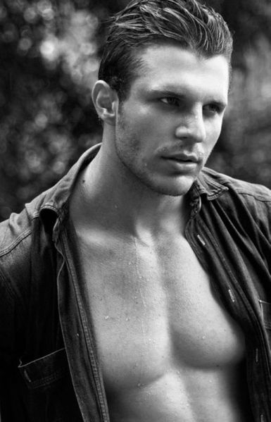 Paulo-Brill-Hot-Muscle-Burbujas-De-Deseo-01-450x700.jpg