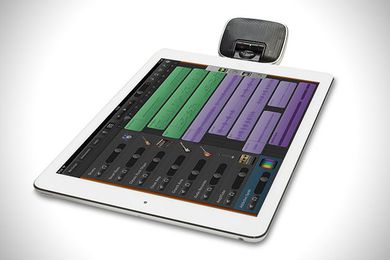 Mikey-Digital-Studio-Quality-Mic-For-iPad.jpg
