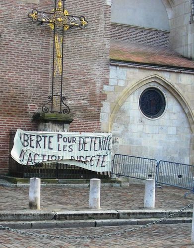 Tououse 2010 - Banderole Liberté AD et croix