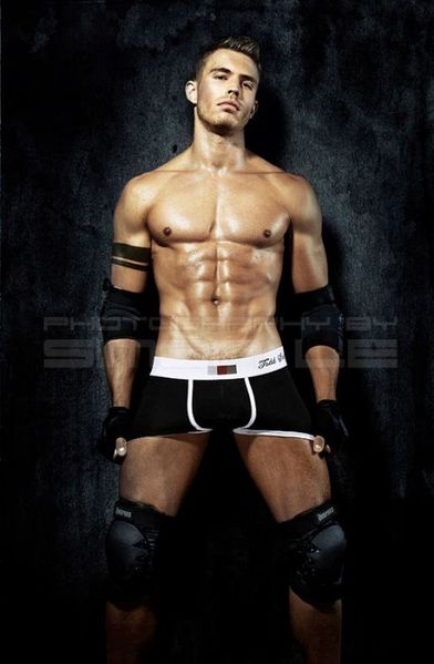 Adrien-Kute-Deseo-De-Hombre-Burbujas-De-Deseo-02-458x700.jpg