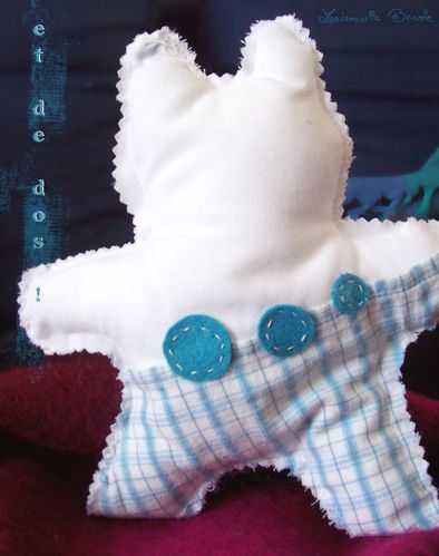Peluche bleue de dos
