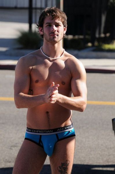 Andrew-Christian-Freshman-Car-Wash-Burbujas-De-Deseo-04-464.jpg