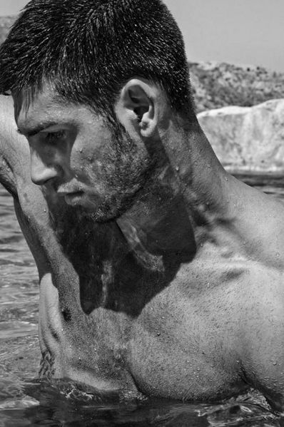 Euangelos-Greek-God-Burbujas-De-Deseo-03-465x700.jpg