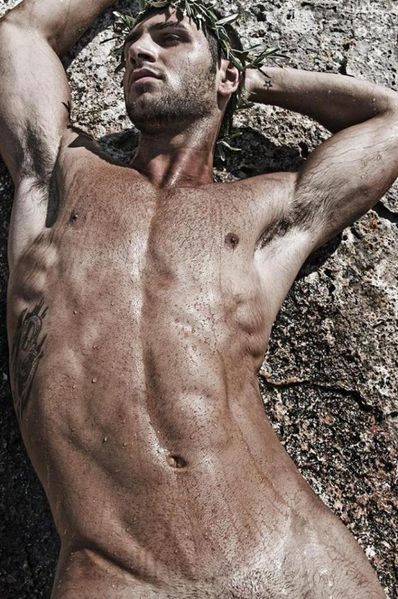 Euangelos-Greek-God-Burbujas-De-Deseo-08-465x700.jpg