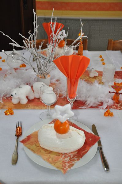 table-Noel-blanc-et-orange 0538