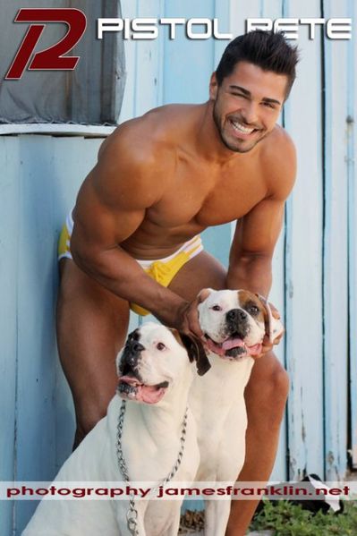 Kenan-Engerini-Sexy-Hunk-Burbujas-De-Deseo-08-466x700.jpg