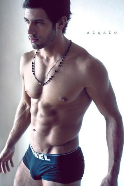 Chris-De-La-Campa-Belleza-Hombre-Burbujas-De-Deseo-012-466x.jpg