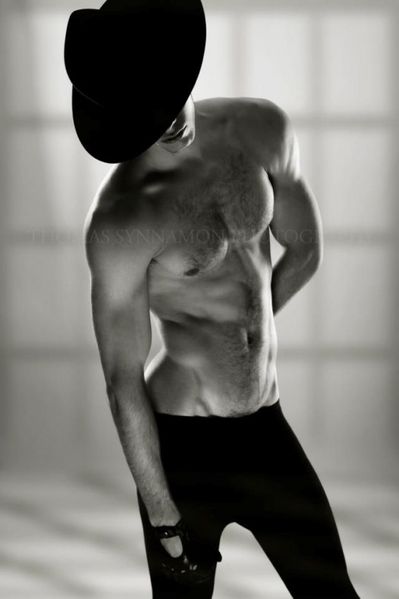Pawel-Milner-Hot-Model-Burbujas-De-Deseo-07-526x790.jpg