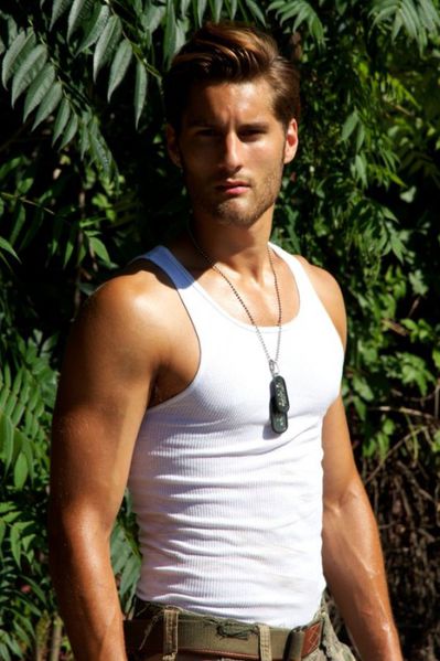 Etienne-St-Germain-Hot-Sexy-Model-Burbujas-De-Deseo-05-533x.jpg