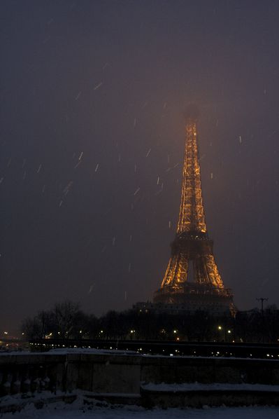tour Eiffel sous la neige