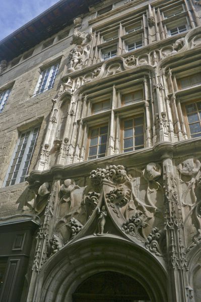 Valence-MaisonTetes-facade.jpg
