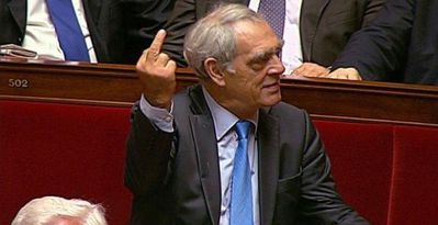 Emmanuelli-doigt-d-honneur.jpeg