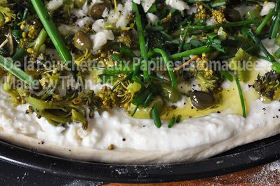 Pizza-brocoli-ail-capres-parmesan-02-logo.jpg