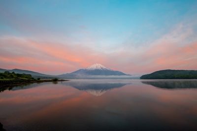montagne-reflet-soleil-levant.jpg