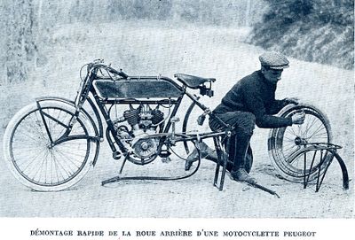 1913 Peugeot Péan répare208