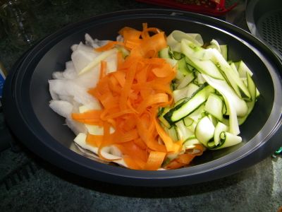 aiguilettes de poulet, tagliatelles de légumes, riz, sauce au curry 101_0775