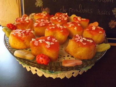 Moelleux aux amandes et glaçage à la crème de pralines