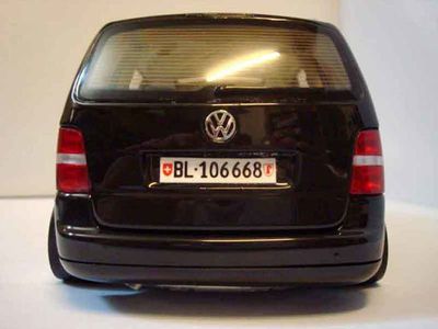 miniature Volkswagen Touran (1-18)