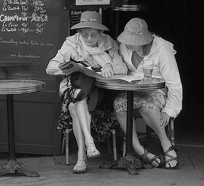 A-la-terrasse-dun-cafe-parisien-a25013621.jpg