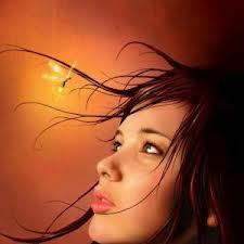C-est-parfois-dans-un-regard--dans-un-sourire--01-.png