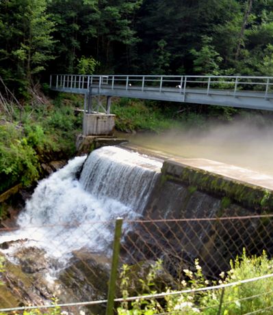 Jura-03.-Petite-chute-artificielle.jpg