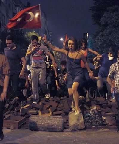 Turquie--guidant-le-peuple-facebook.jpg